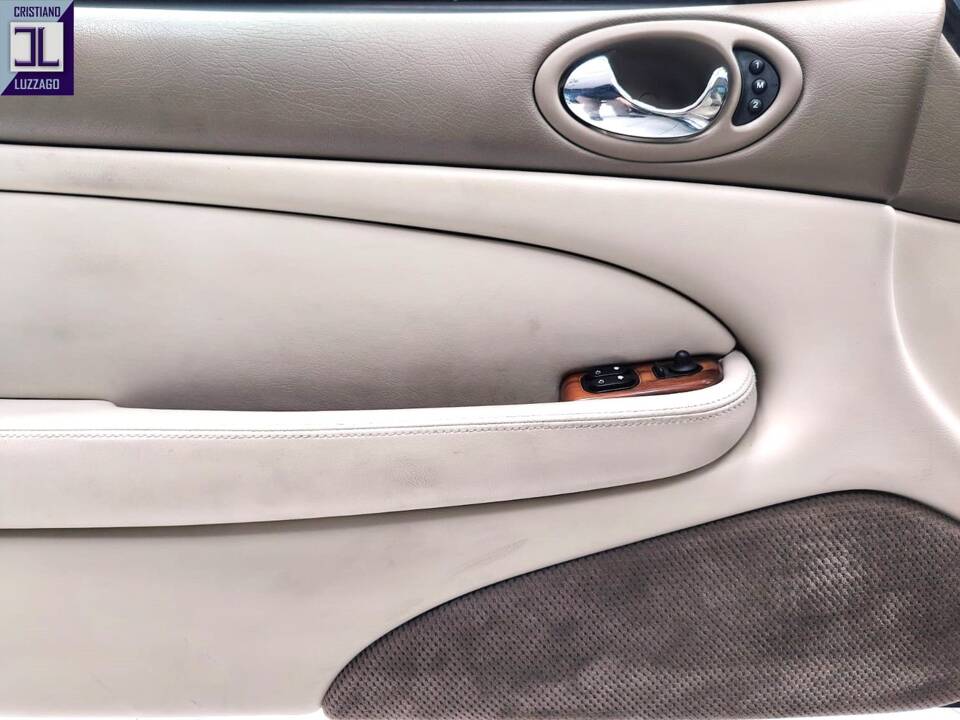 Bild 51/65 von Jaguar XKR (1998)