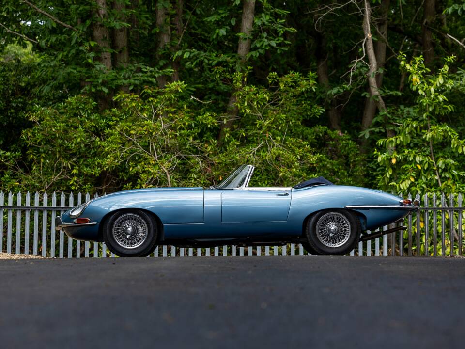 Image 25/46 de Jaguar E-Type "Lightweight" (1963)