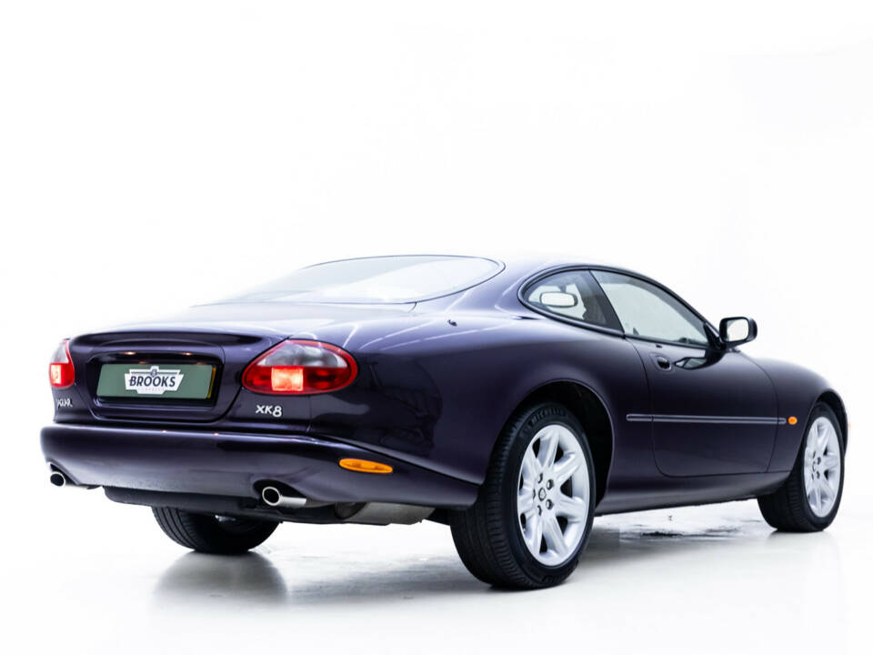 Image 25/26 of Jaguar XK8 4.0 (1999)