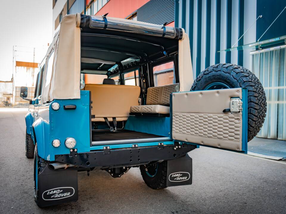 Bild 17/32 von Land Rover Defender 110 300Tdi (1997)