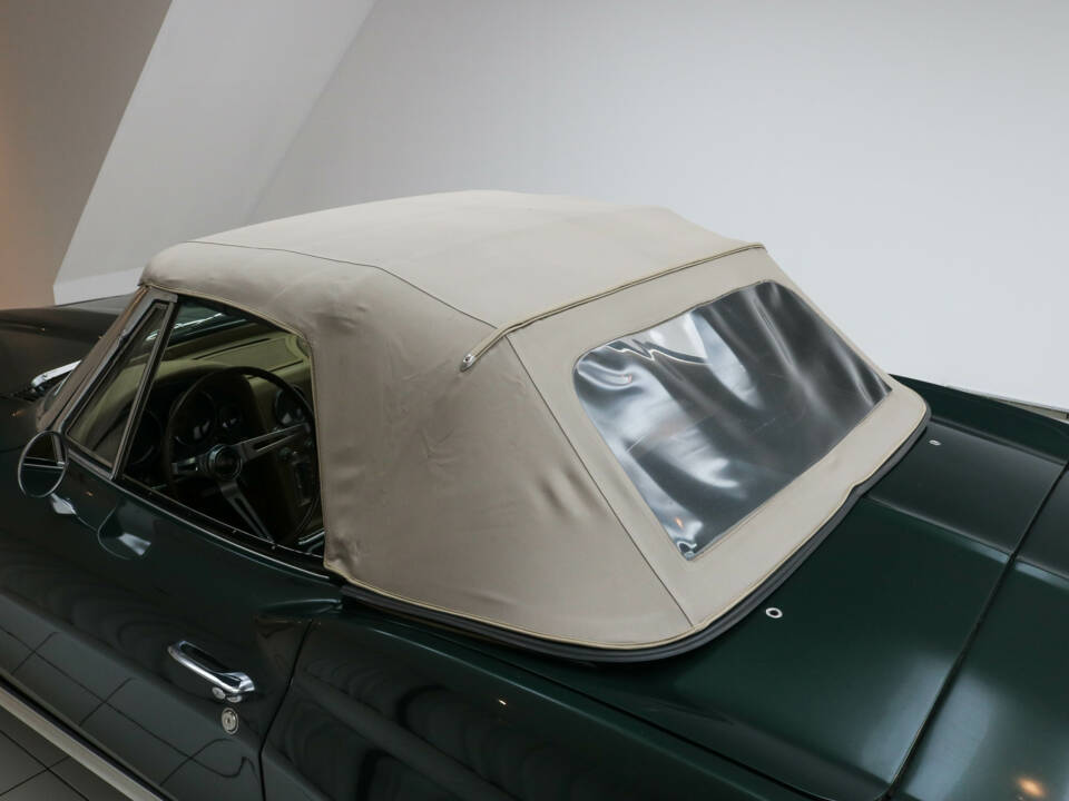 Image 15/17 of Chevrolet Corvette Sting Ray Convertible (1966)