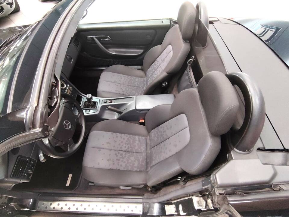 Bild 27/46 von Mercedes-Benz SLK 200 (2000)