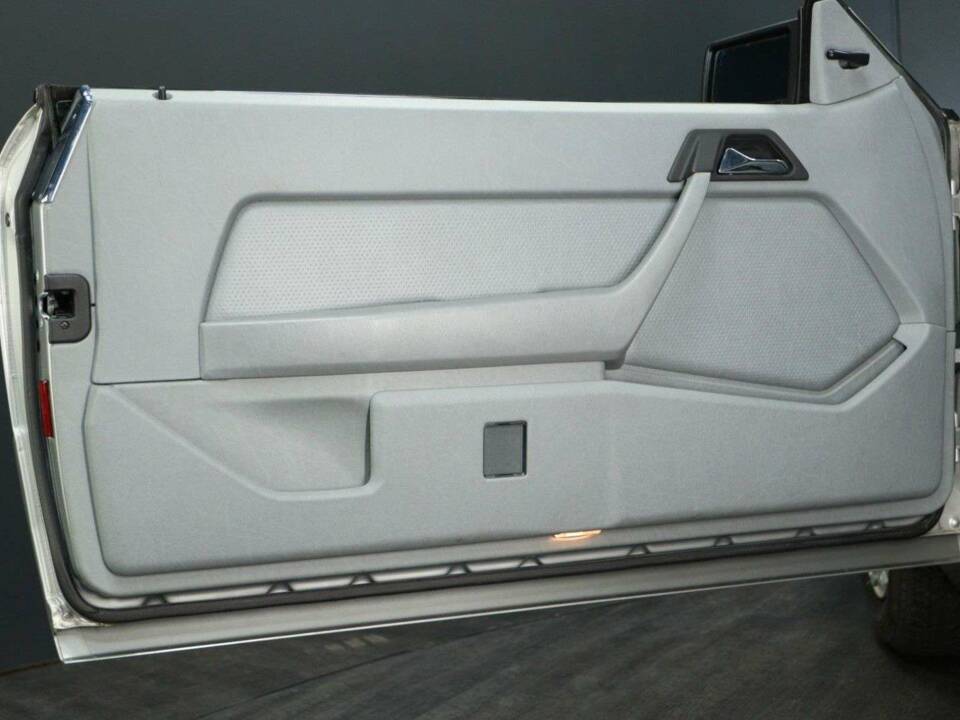 Afbeelding 11/50 van Mercedes-Benz 230 CE (1988)