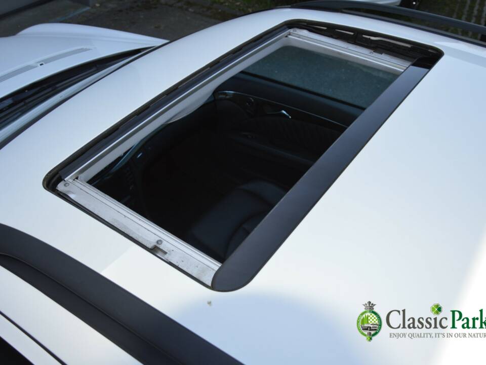 Image 29/50 of Mercedes-Benz E 500 T (2004)