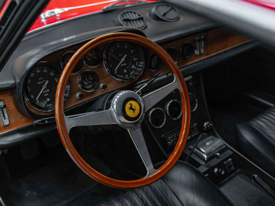 Image 27/43 of Ferrari 365 GTC (1969)