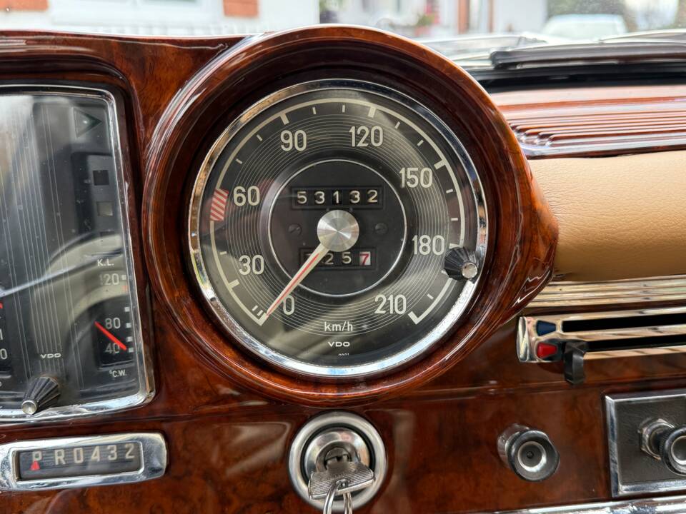 Afbeelding 11/46 van Mercedes-Benz 220 SE b (1961)