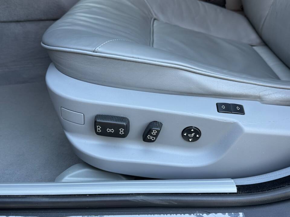 Image 34/100 of BMW 540i Touring (1998)