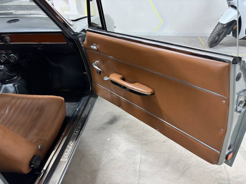 Image 10/18 of Alfa Romeo Giulia GT 1300 Junior (1968)