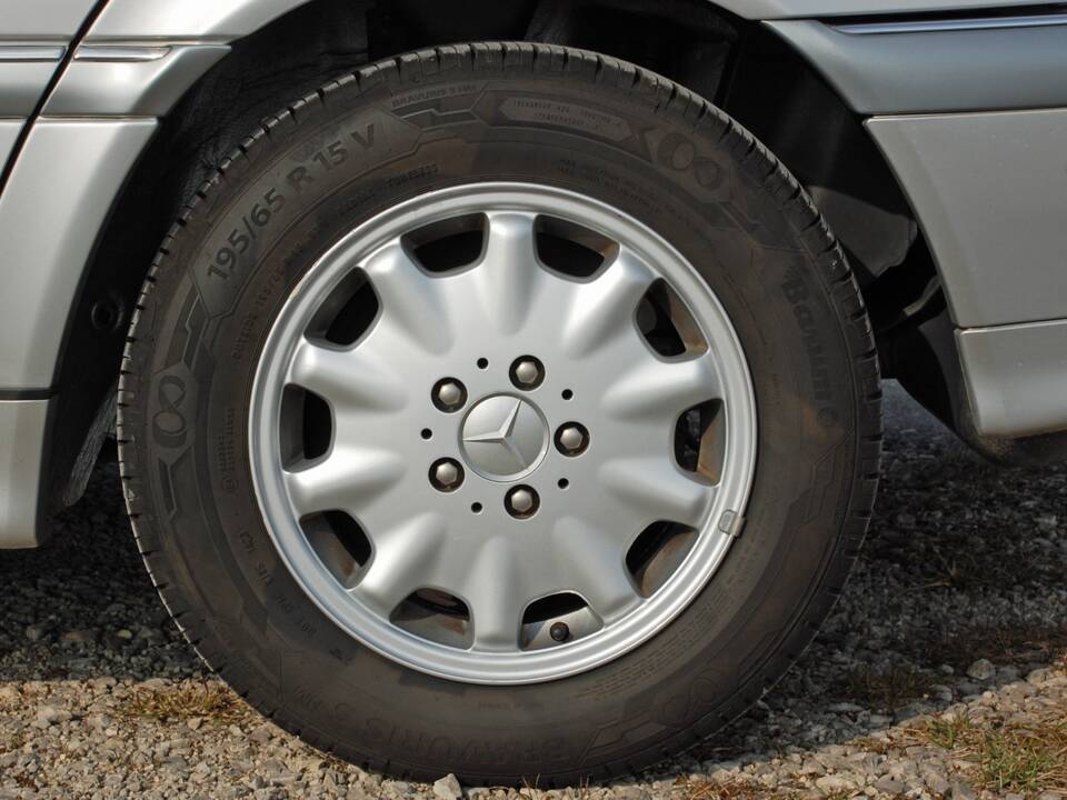 Bild 23/40 von Mercedes-Benz C 200 Kompressor (1997)