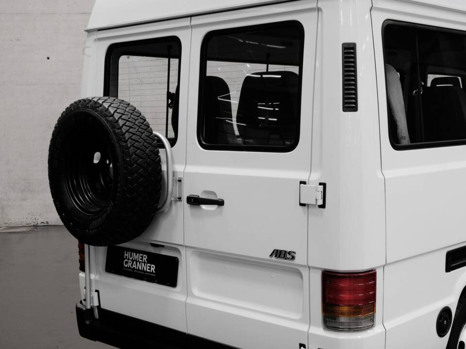 Immagine 28/43 di Mercedes-Benz MB 100 D lang (1993)