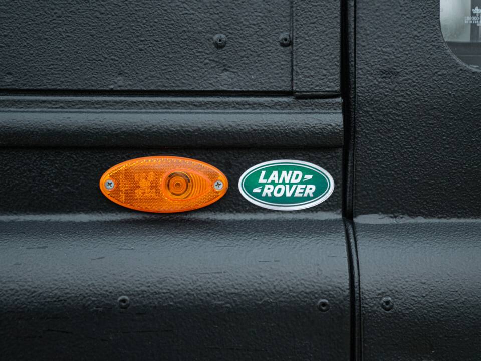 Bild 22/50 von Land Rover 90 (1985)