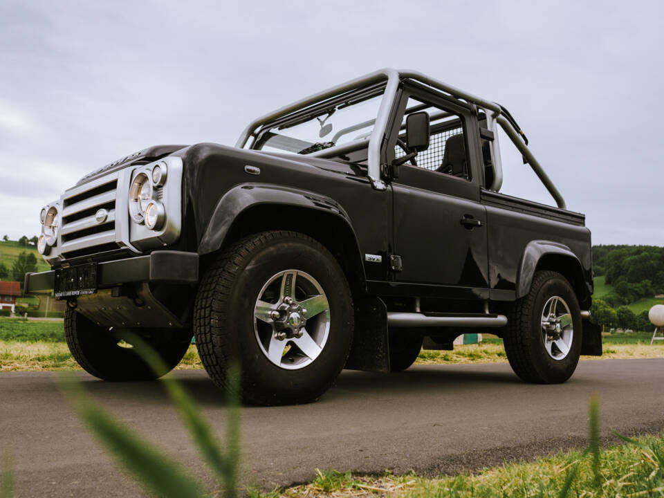 Bild 3/13 von Land Rover Defender SVX (2008)
