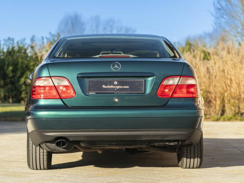 Image 12/50 of Mercedes-Benz CLK 200 (1997)