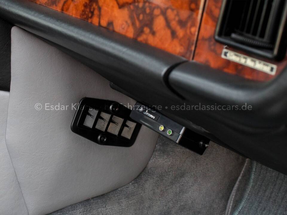 Immagine 28/46 di Jaguar XJ 12 (1986)