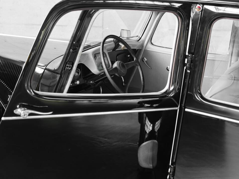 Image 19/50 of Citroën Traction Avant 11 BL (1953)