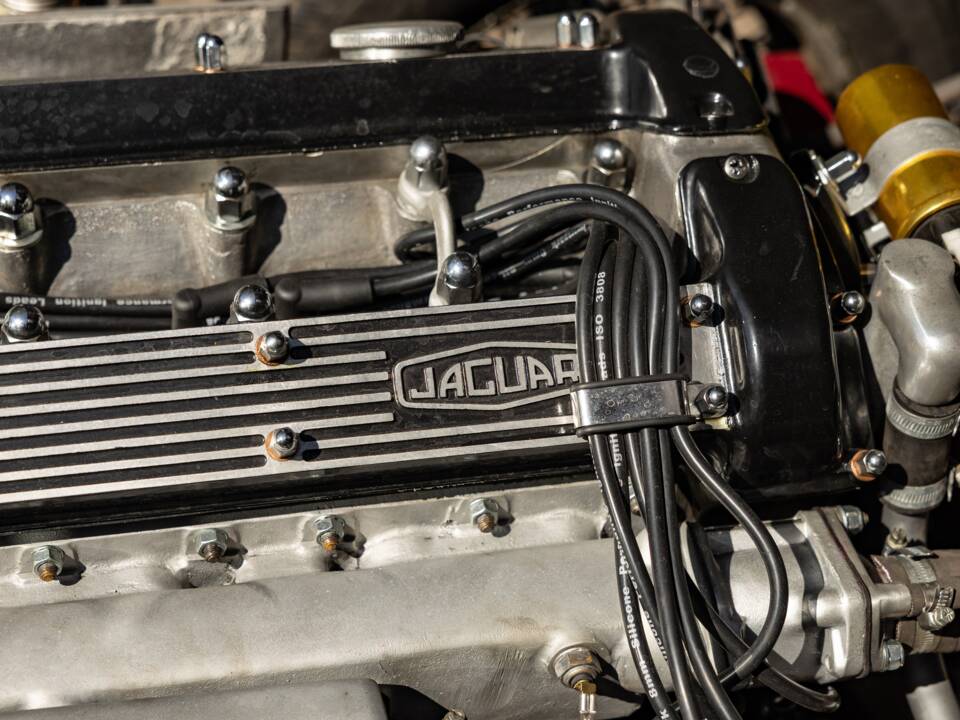 Imagen 18/25 de Jaguar Type E (2+2) (1969)