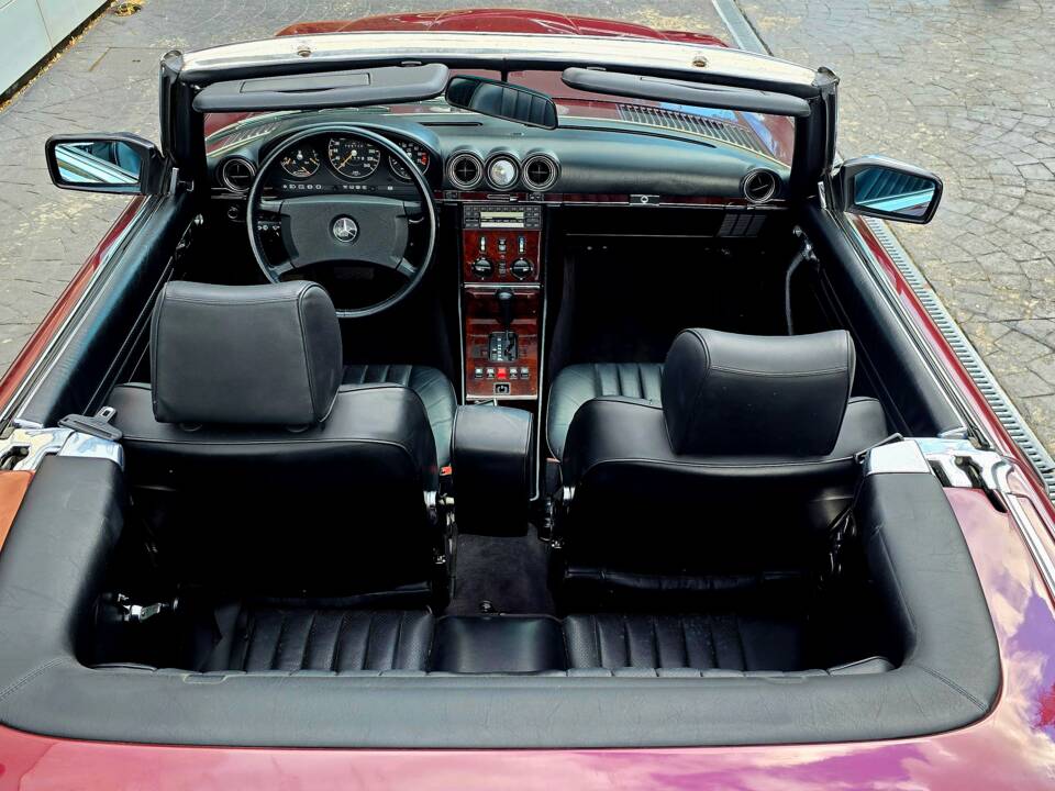 Image 14/34 of Mercedes-Benz 500 SL (1986)