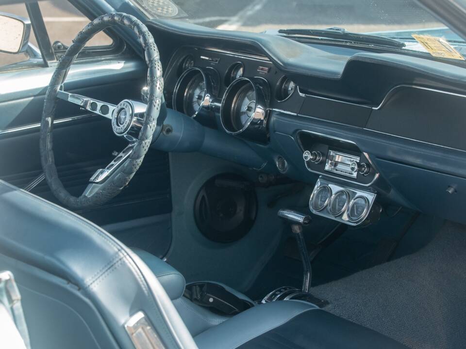 Image 41/50 of Ford Mustang 200 (1967)