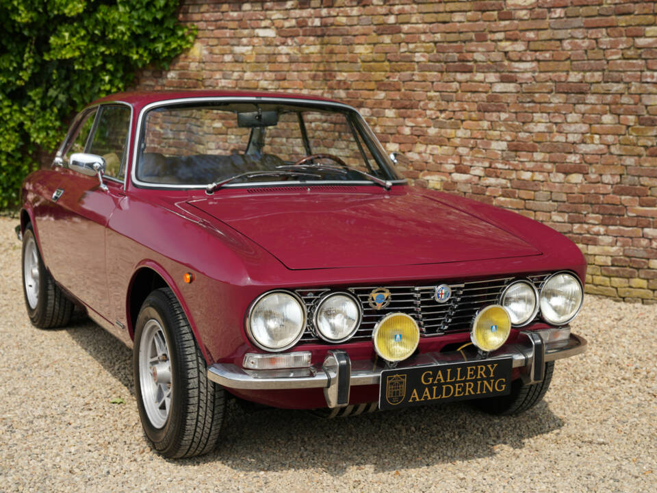 Image 41/50 of Alfa Romeo 2000 GTV (1971)