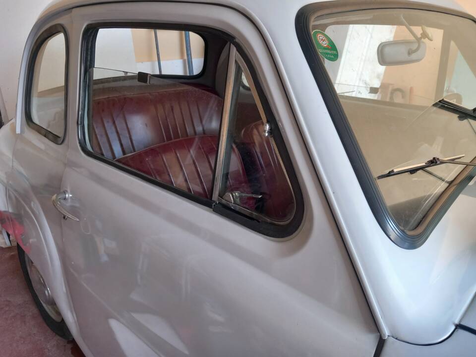 Image 16/51 of Austin A 35 (1959)