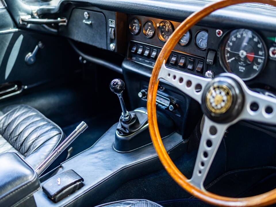 Bild 42/50 von Jaguar E-Type (2+2) (1969)