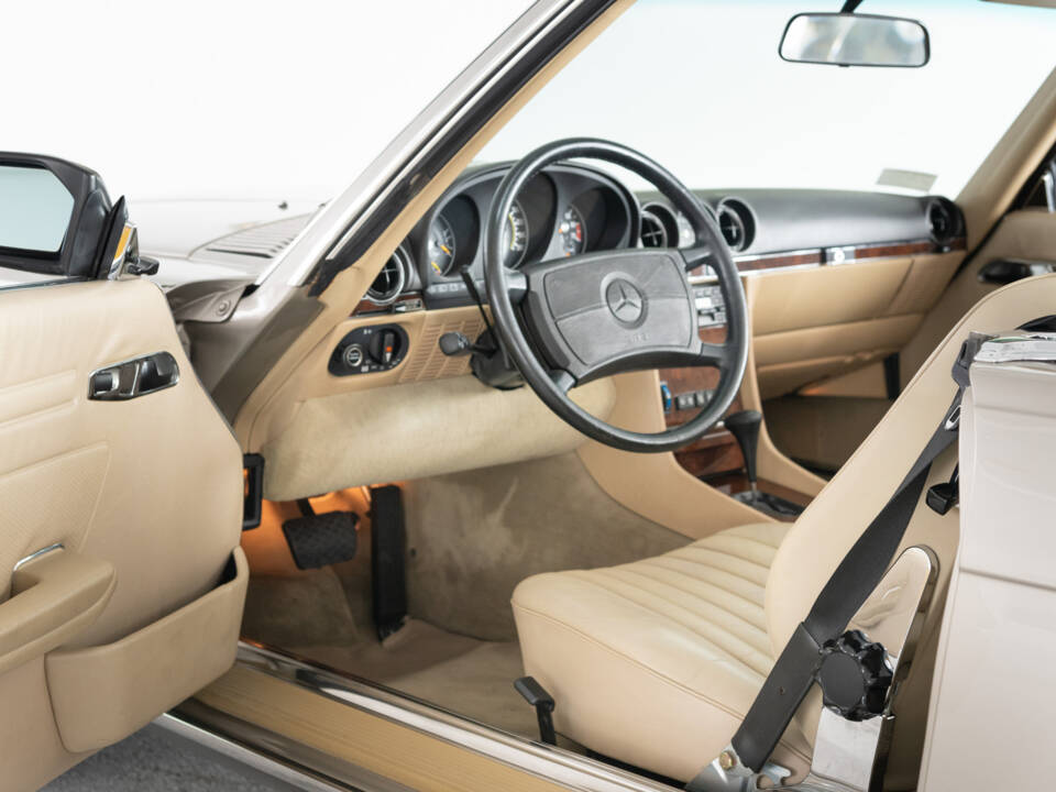 Image 30/47 of Mercedes-Benz 560 SL (1987)