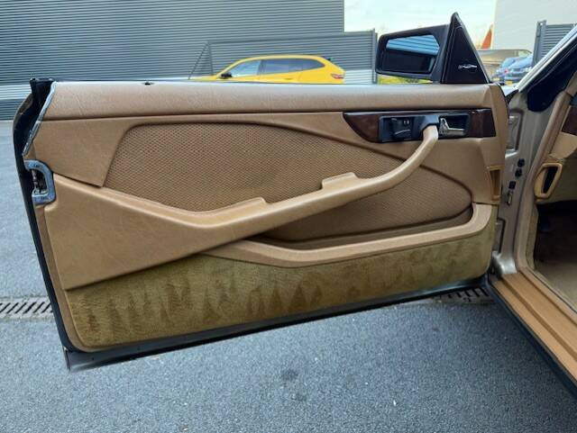 Image 9/22 of Mercedes-Benz 500 SEC (1984)