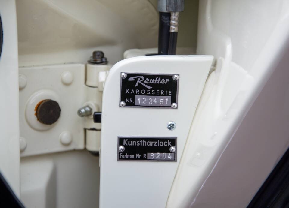 Image 32/39 de Porsche 356 B Carrera 2/2000 GS (1963)