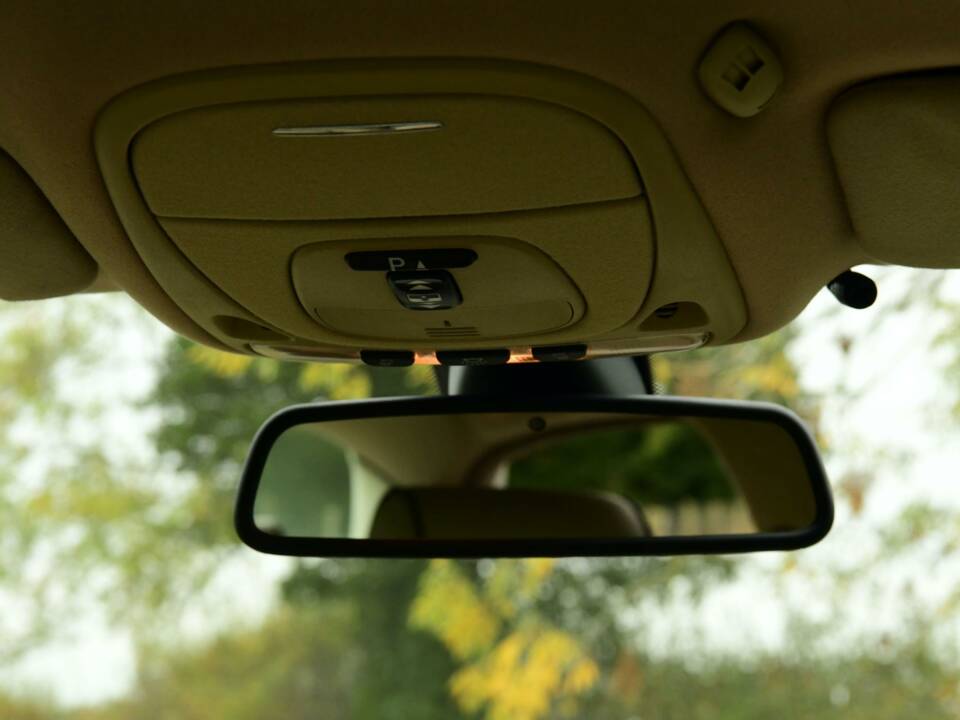 Image 17/50 of Jaguar XJ 8 4.2 (2008)