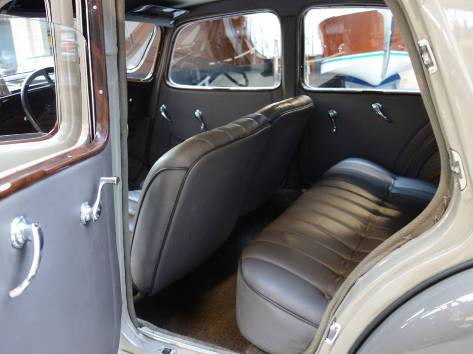 Image 22/43 of Citroën Traction Avant 7 C (1935)