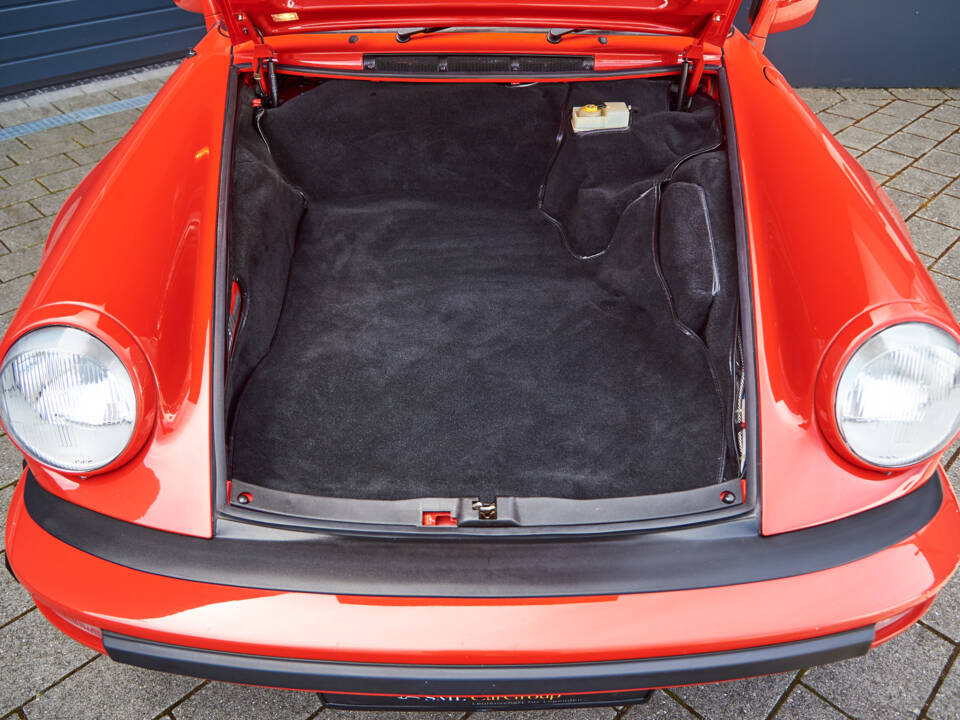 Immagine 8/47 di Porsche 911 Speedster 3.2 (1989)