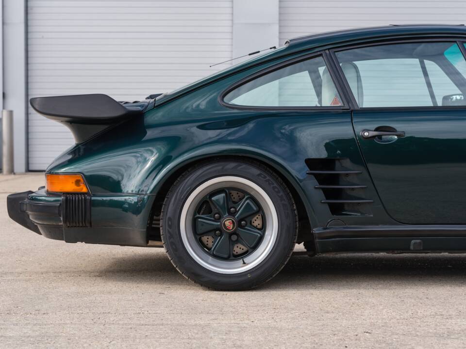 Image 9/52 of Porsche 911 Carrera 3.2 (1989)