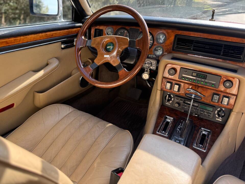 Immagine 16/41 di Jaguar XJ 12 (1990)