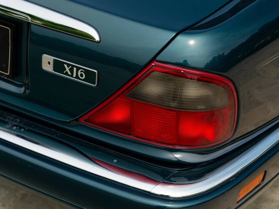 Bild 9/50 von Jaguar XJ6 3.2 (1995)