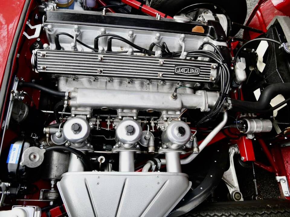 Image 38/49 de Jaguar E-Type (1970)