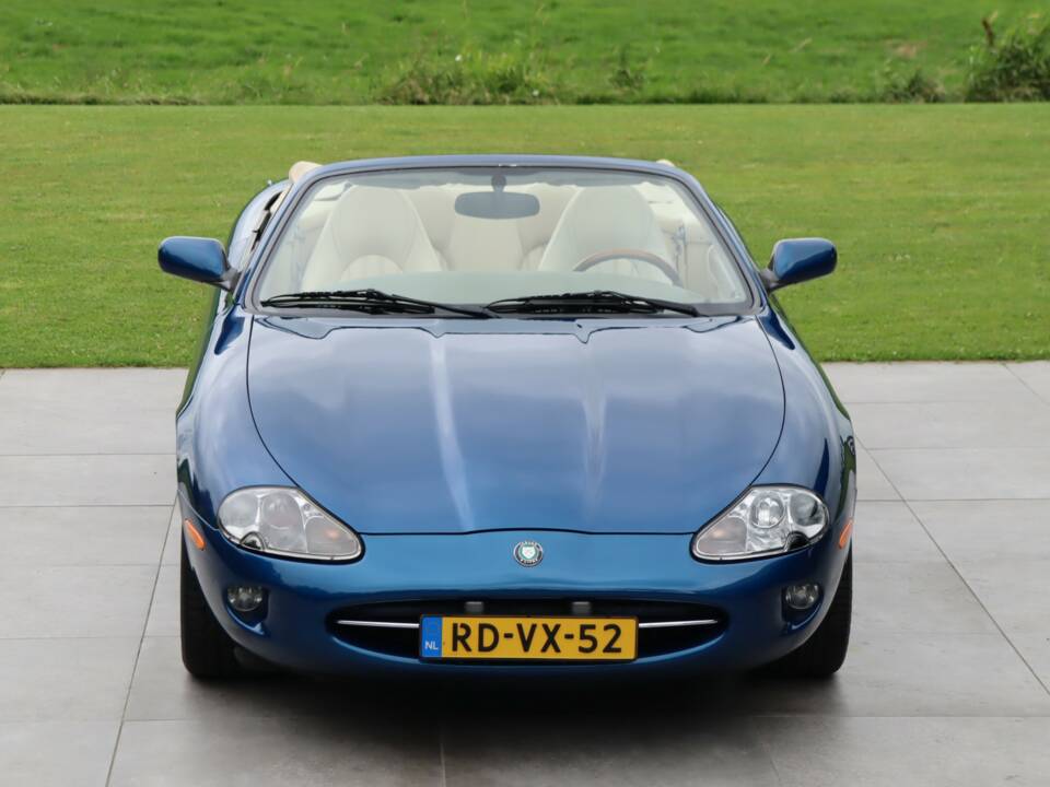 Image 37/50 de Jaguar XK8 4.0 (1997)