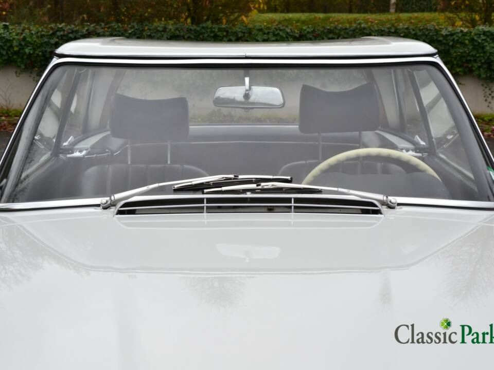 Image 38/50 of Mercedes-Benz 250 SL (1966)