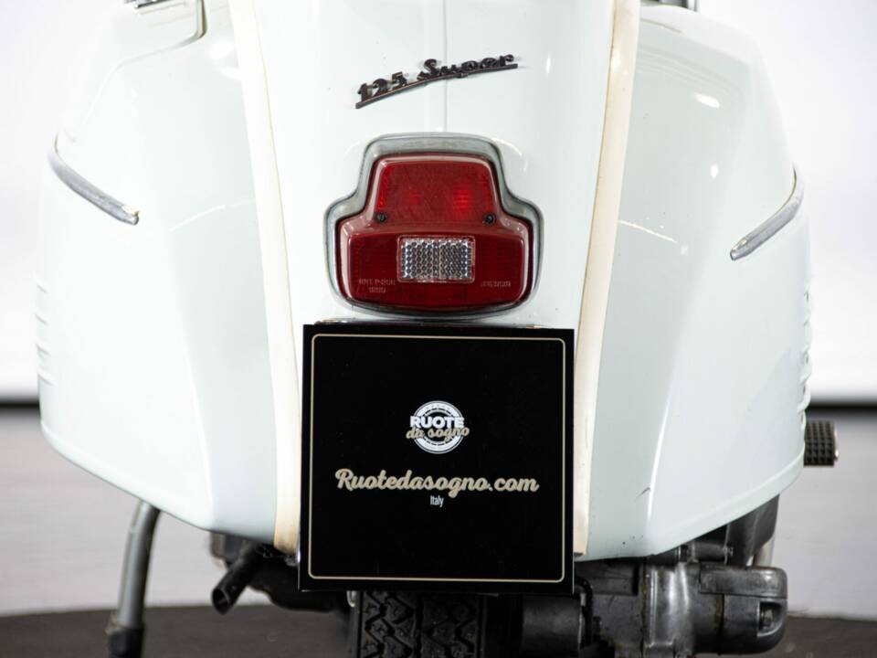 Bild 10/50 von Piaggio Vespa 125 Super (1966)