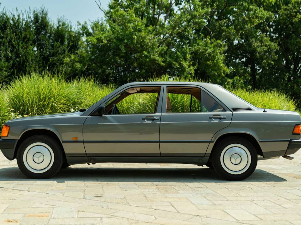 Image 4/50 de Mercedes-Benz 190 E (1987)