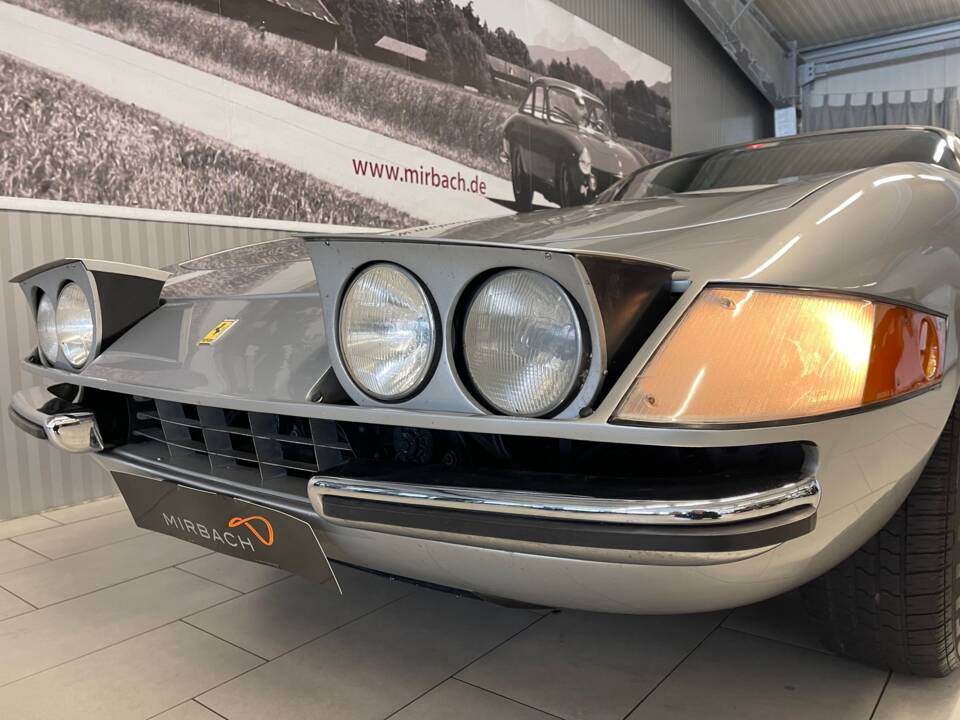 Image 12/22 of Ferrari 365 GTB&#x2F;4 Daytona (1973)