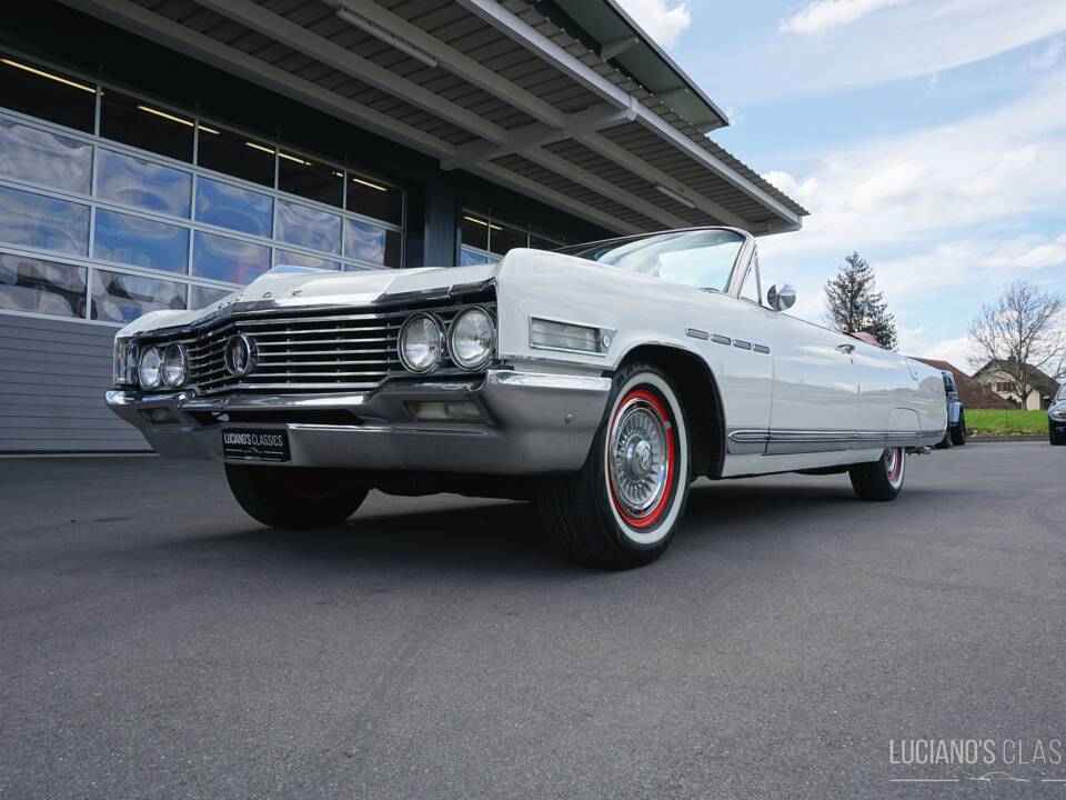 Bild 12/52 von Buick Electra 225 Custom Convertible (1964)