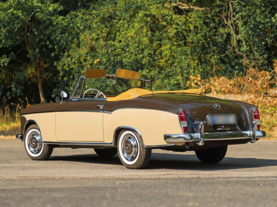 Image 4/13 of Mercedes-Benz 220 S Cabriolet (1957)
