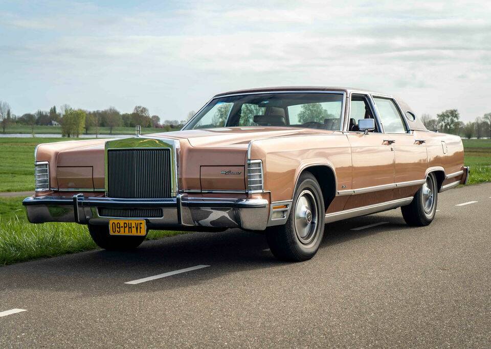Image 6/8 of Lincoln Continental Town Car (1979)