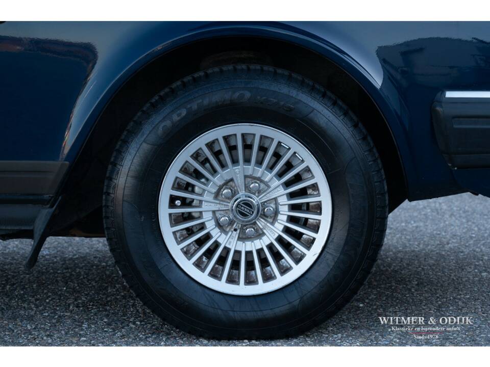 Image 21/28 of Volvo 240 (1992)