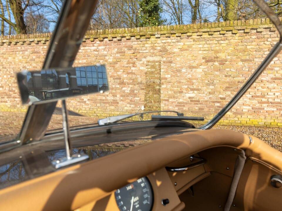 Image 47/50 of Jaguar XK 120 OTS (1952)