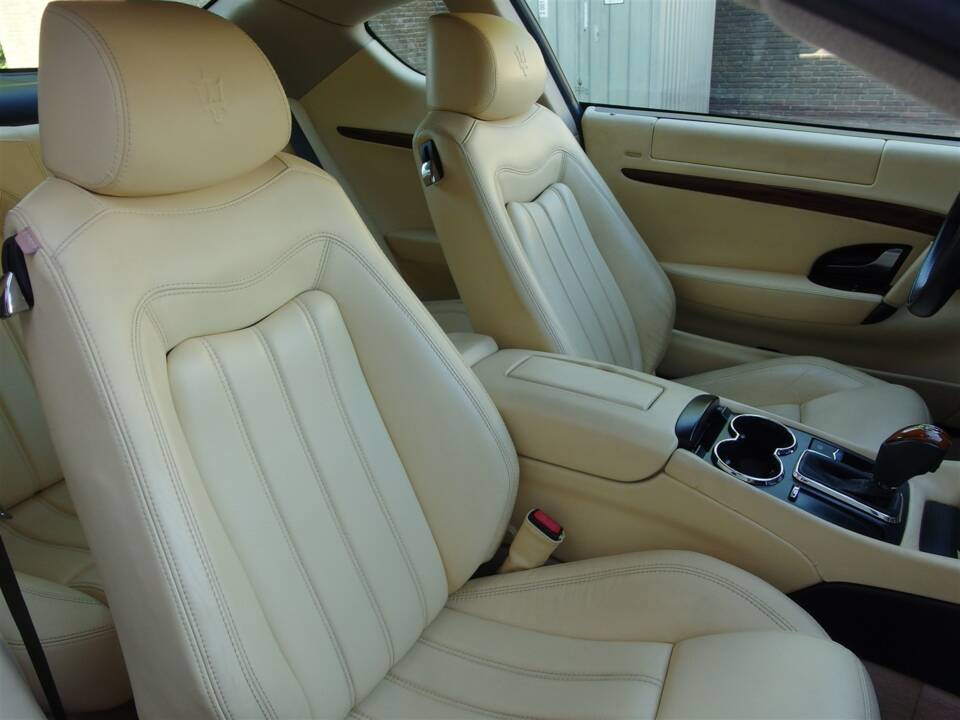 Image 50/98 of Maserati GranTurismo 4.2 (2008)