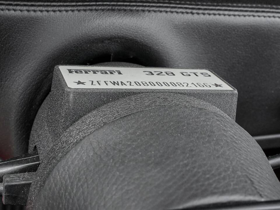 Image 18/30 of Ferrari 328 GTS (1989)