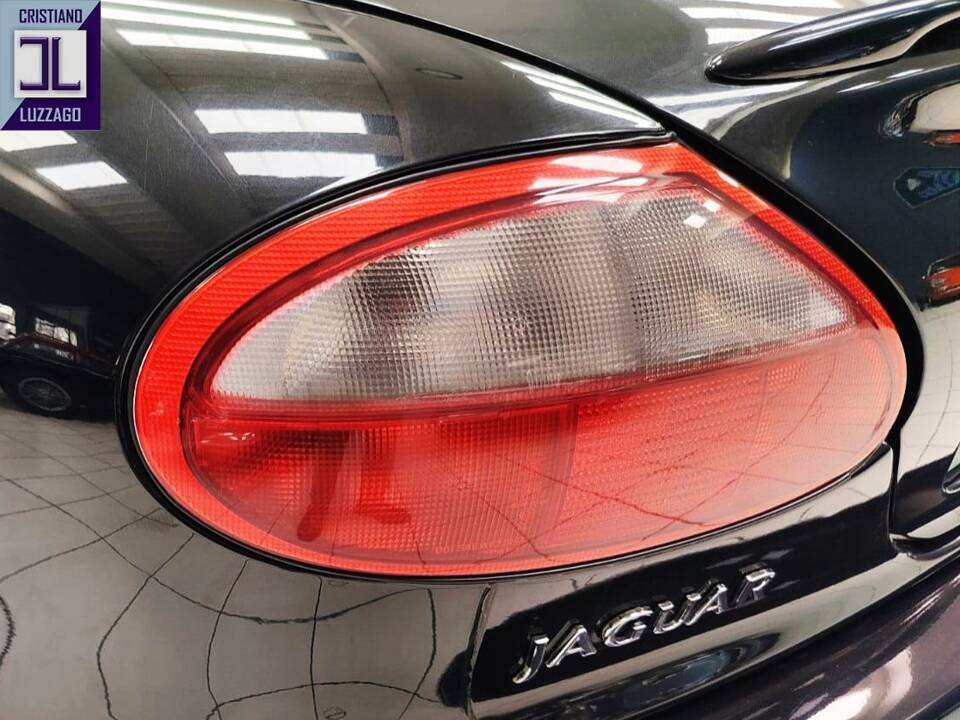 Bild 14/65 von Jaguar XKR (1998)