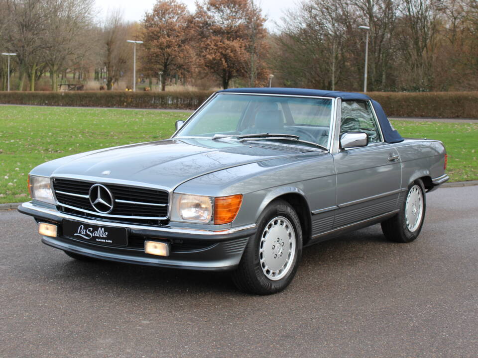 Image 24/27 of Mercedes-Benz 560 SL (1989)