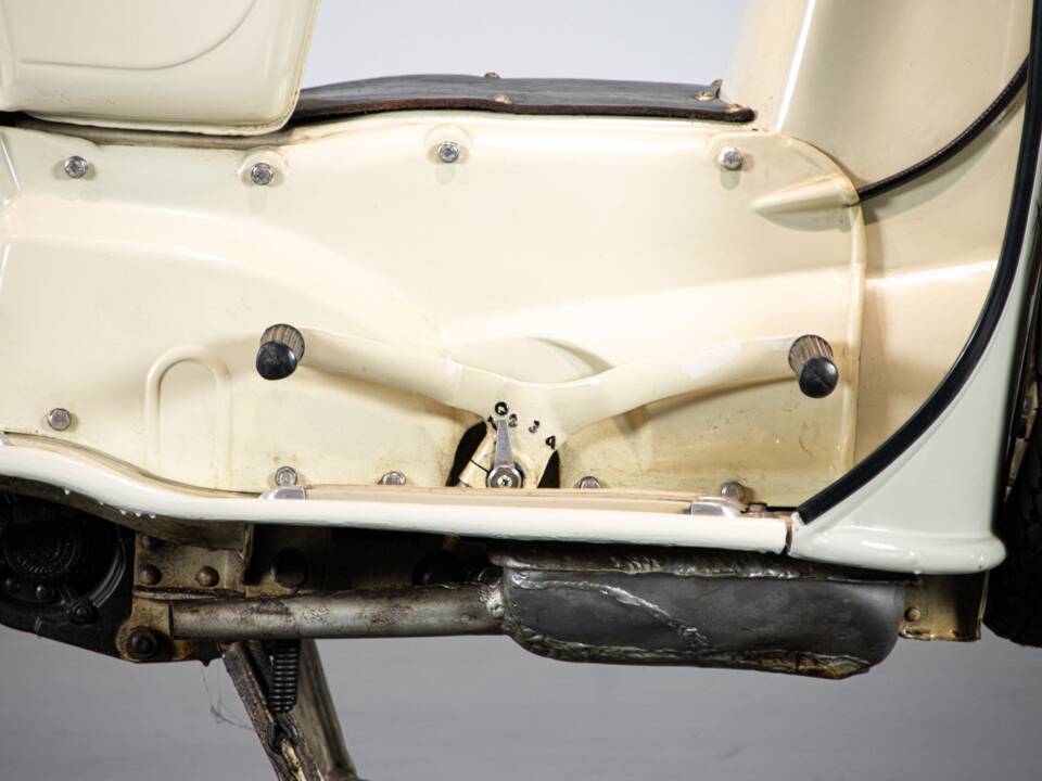 Image 38/50 of Moto Guzzi Galletto (1962)